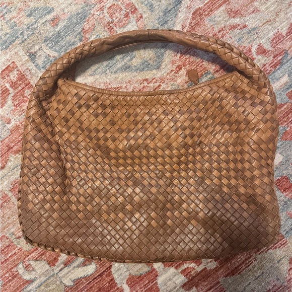 Bottega Veneta Tan Woven Shoulder Bag - Picture 2 of 8